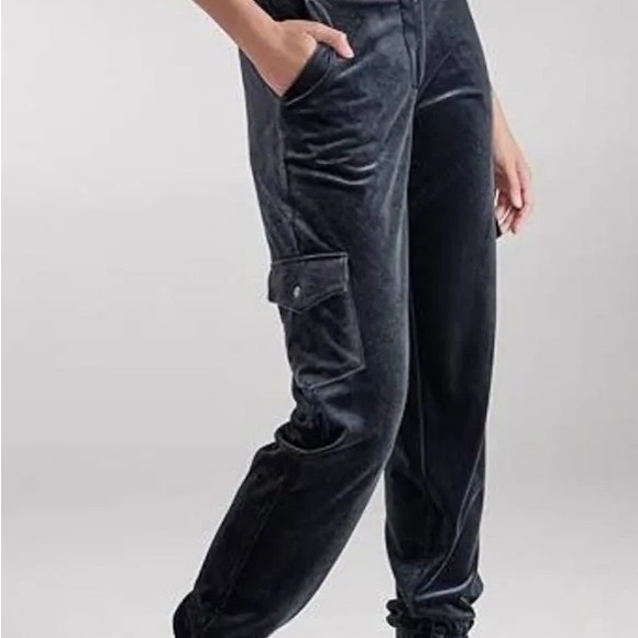 VENUS Pants - Venus Velvet Blue Cargo Joggers. NWOT. Medium.